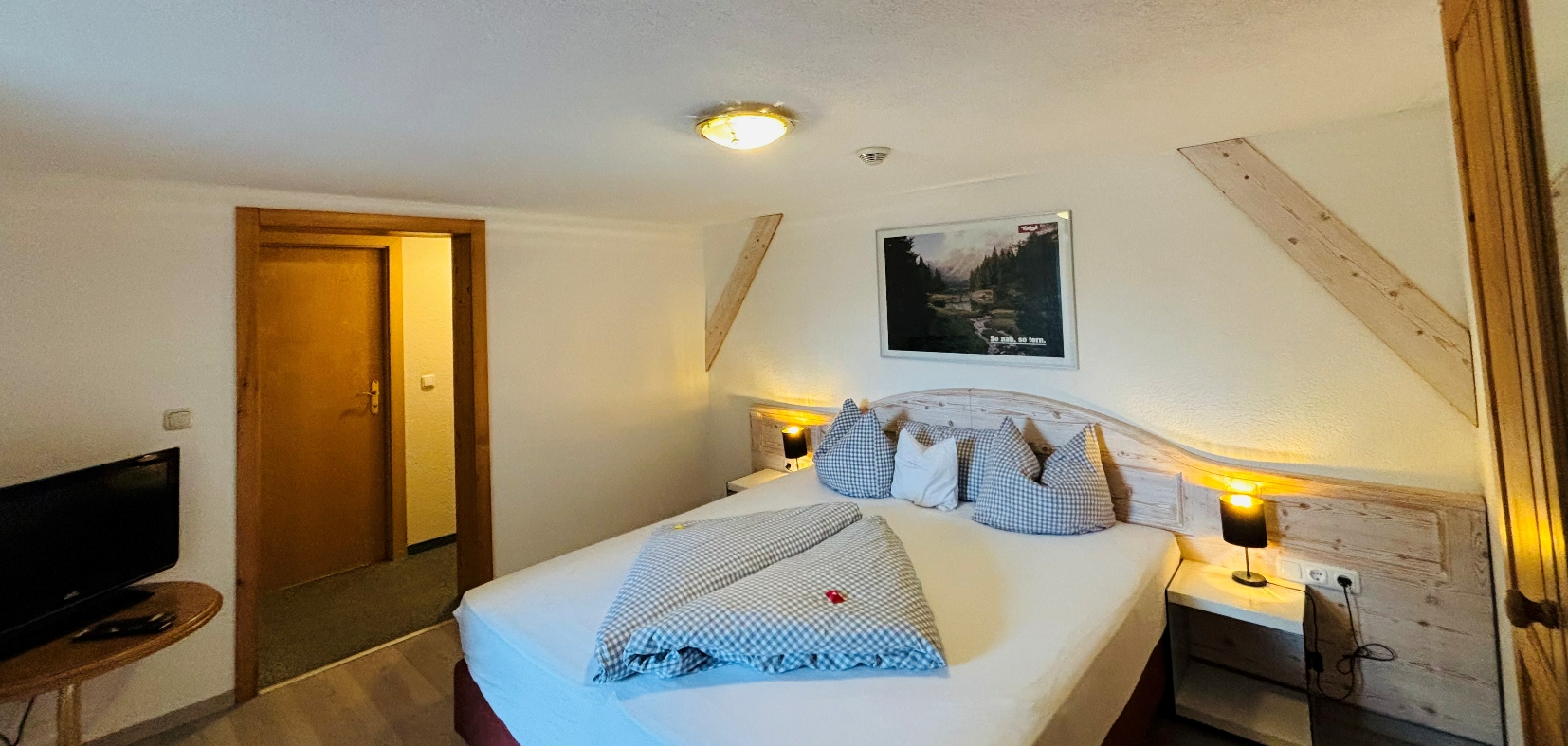 Hotel in Tannheim gesucht? Entdeckt Bergheim Tirol: eine familiengeführte Pension mit Hotelkomfort, Zimmern und Halbpension für Hausgäste.