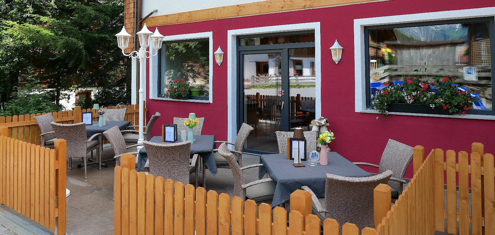 Ihr sucht ein Hotel im Tannheimer Tal? Bergheim Tirol ist Eure familiäre Pension mit Hotelkomfort, Halbpension und persönlicher Atmosphäre.