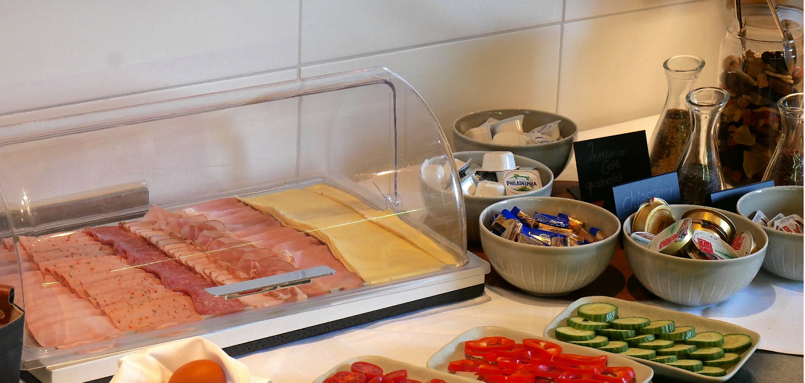 Unterkunft mit Frühstück in Tannheim: Bergheim Tirol ist eine Pension mit Hotelkomfort und Frühstücksbuffet plus Abendessen für Hausgäste.