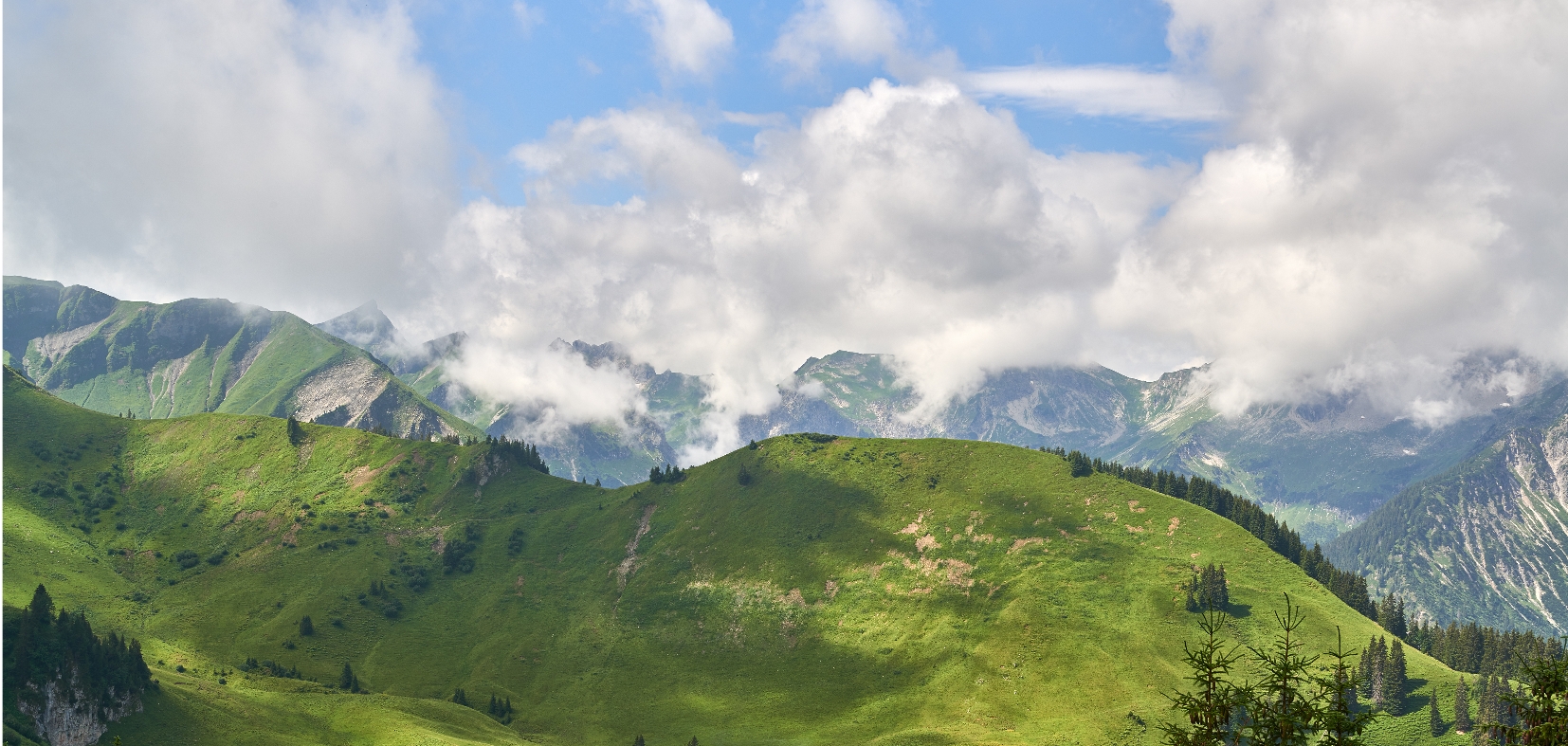 Sommerurlaub in Tirol im Tannheimer Tal: Bergheim Tirol ist Eure familiäre Pension mit Hotelkomfort und Halbpension für Hausgäste.