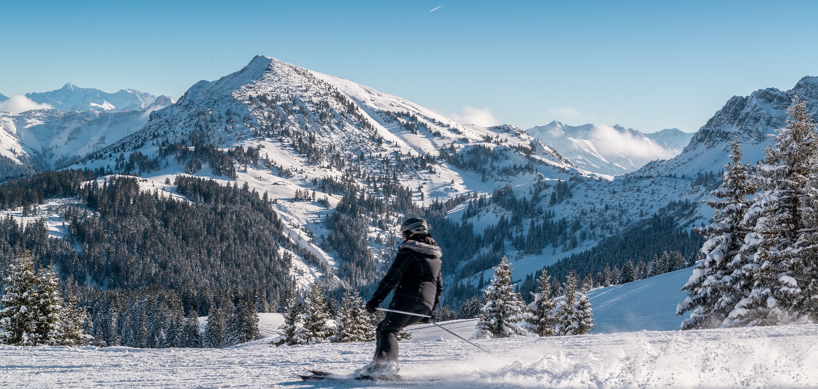 Skifahren in Tannheim und entspannt wohnen: Bergheim Tirol ist Eure Pension mit Hotelkomfort und Halbpension für Hausgäste.