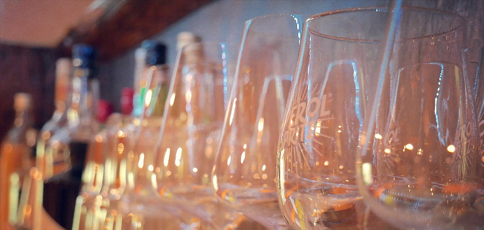 Alpin Bar in Tannheim: frisch gezapftes Bier, Cocktails, Wein und alkoholfreie Getränke in uriger, familiärer Atmosphäre – für Gäste und Einheimische.